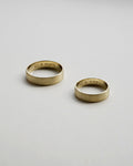 Decentní zlaté snubní prsteny